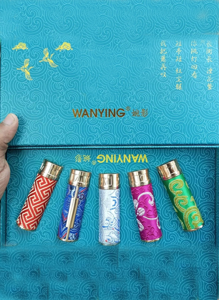 11 Wanying lipstick - Image 1