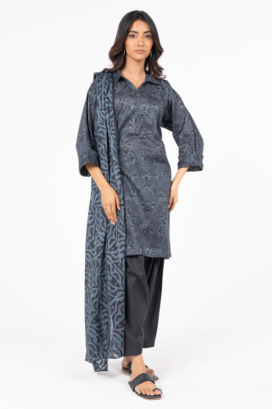 MSB-45-25-2-BLACK-1 Alkaram Winter Khaddar 3pc - Image 1