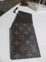 Louis Vuitton Men's  Wallet...Original Leather Amazon Lot. - Image 3