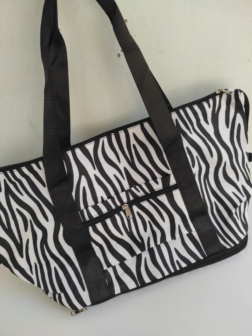 WhatsApp Image 2025-10-28 at 05.04.11_5ae578a7 Ladies Crossbody Shoulder/Handbag with Compartment for Women. - Image 1